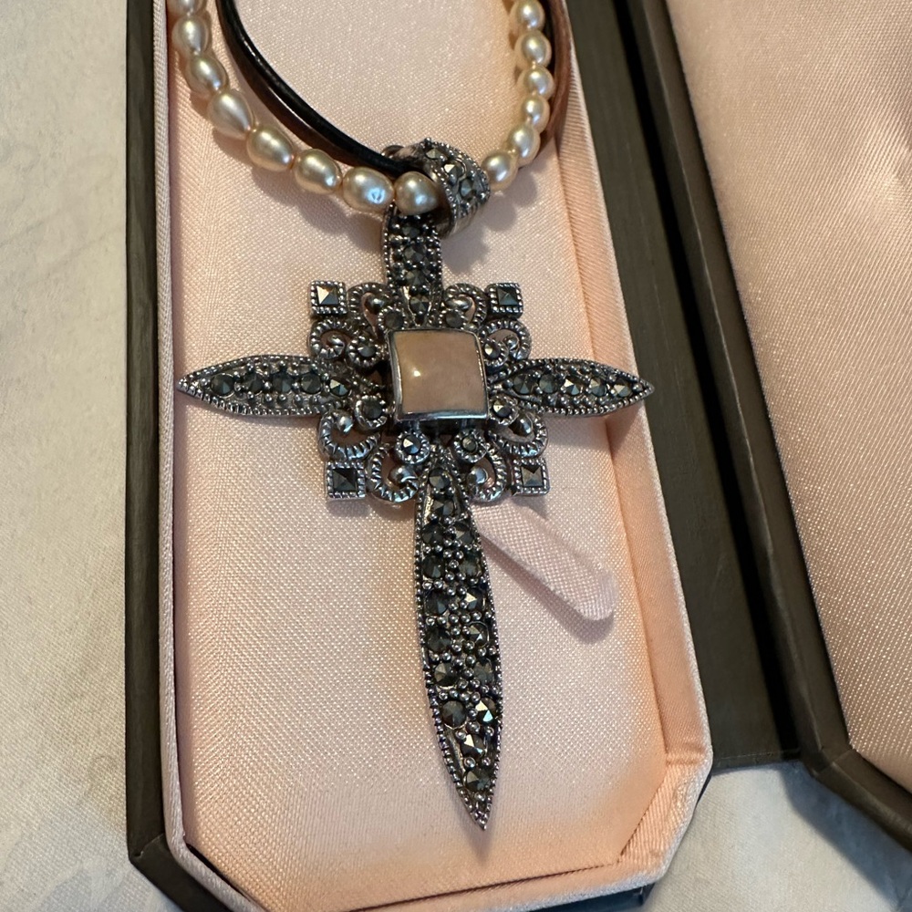 Elegant Silver Cross Pendant Necklace